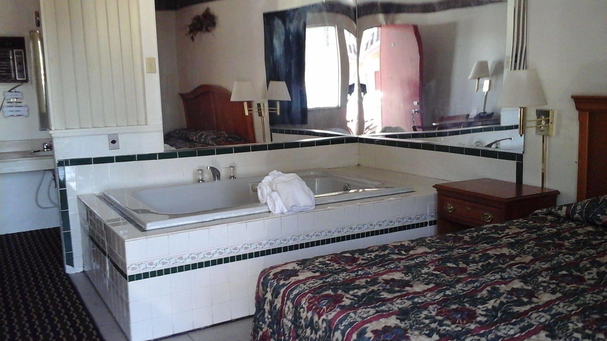 Seaway Motel Roosevelt Park Luaran gambar